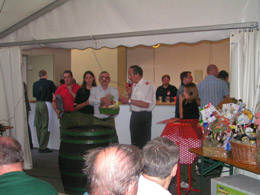 und diesen Treffer gewinnt.....